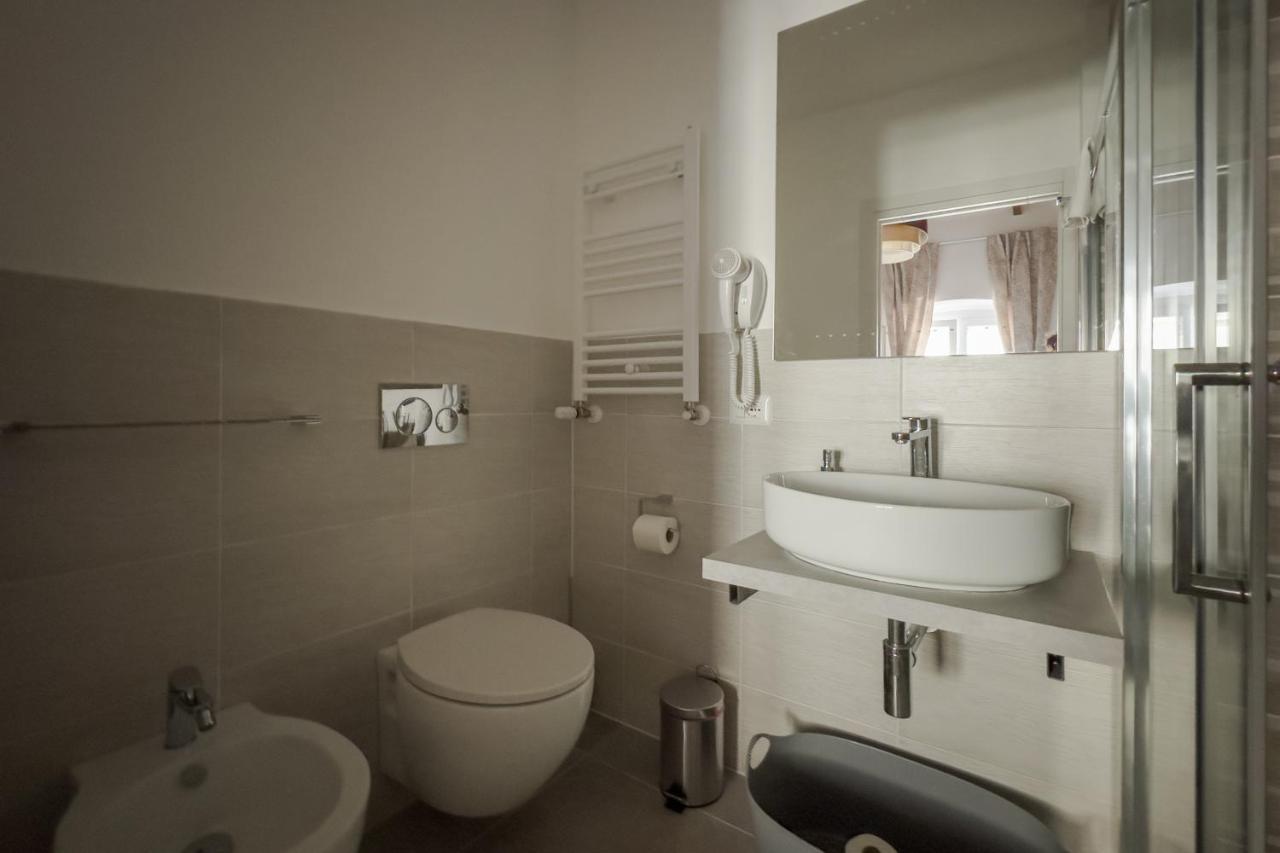 White Ostilia Guesthouse روما المظهر الخارجي الصورة